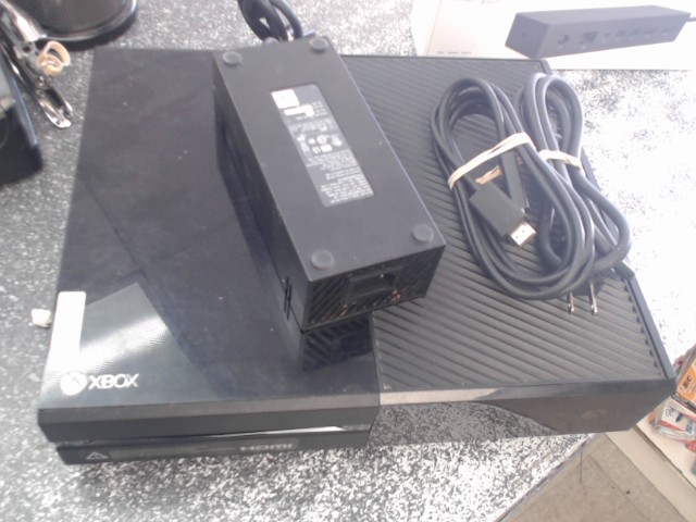 Xbox one first gen + fils