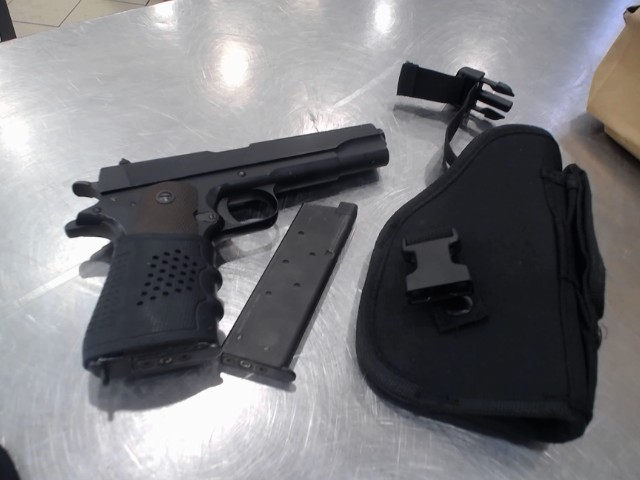 Airsoft avec 2 chargeur et etuit