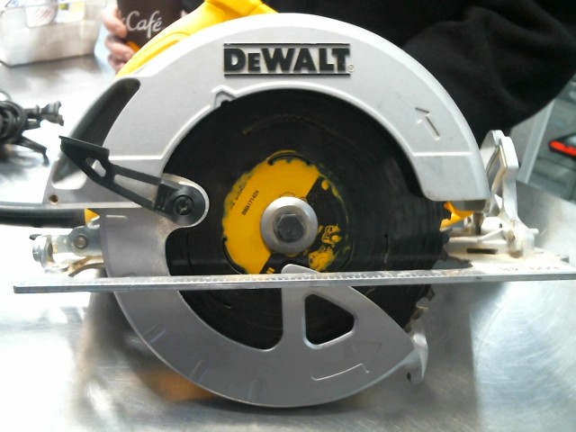 Scie circulaire cabl� dewalt