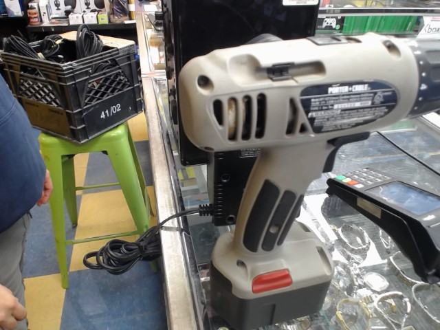 Drill porter cable avec chargeur et batt