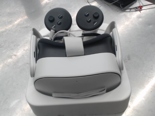 Meta quest 3s in box