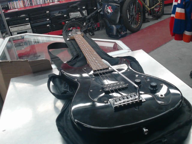 Guitare electrique noire + case