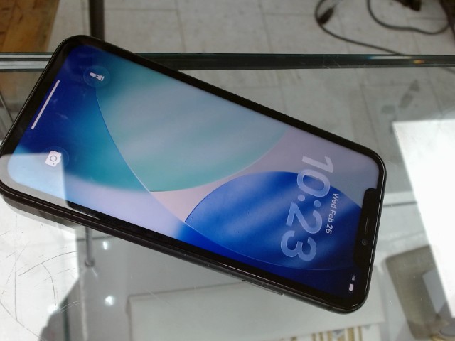 Iphone 11 gris batterie a 87%