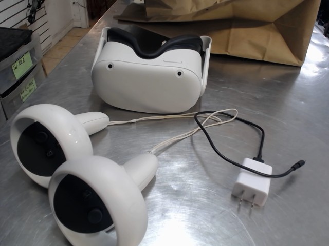 Meta quest 2 + 2 manettes + chrg