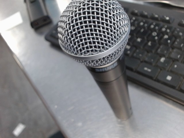 Micro shure sm58