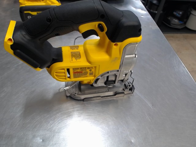Scie sauteuse dewalt comme neuf no batt