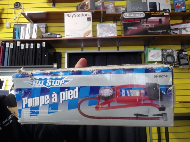 Pompe � pied dans boite