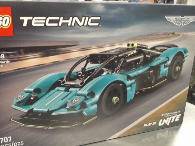 Aston martin valkyrie lego