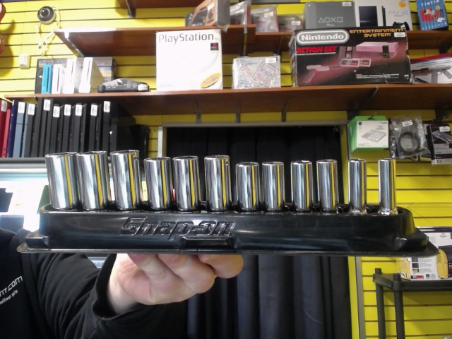 Lot de 12 douilles semi profondes