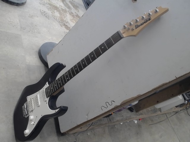 Guitar electric grise