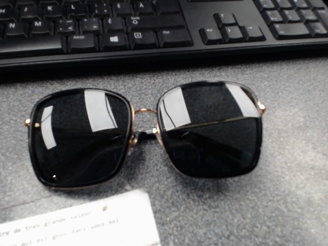 Lunette de soleille femme