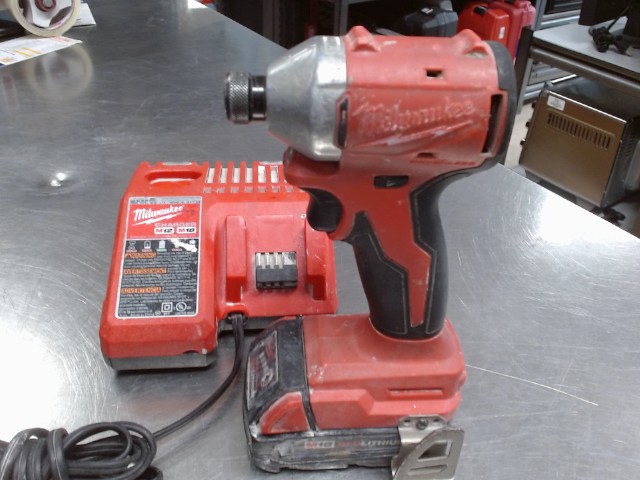 Impact drill milwaukee av charge
