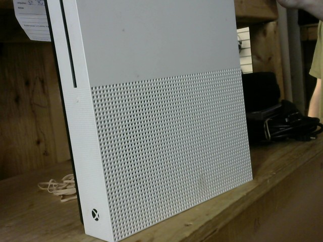 Xbox one s sans manette avec fil