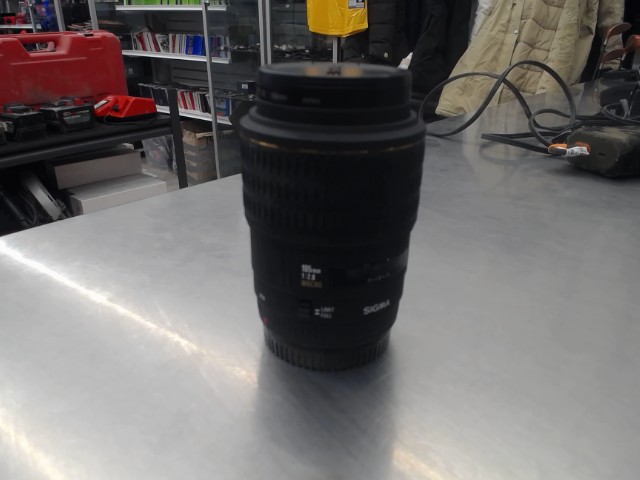Lentilles 105mm 1:2.8 macro sigma