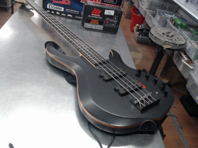 Basse noire 4 cordes