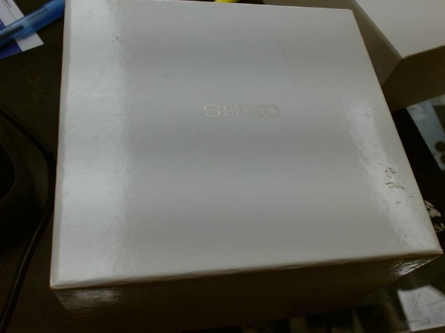 Montre de hommes face noire avec case