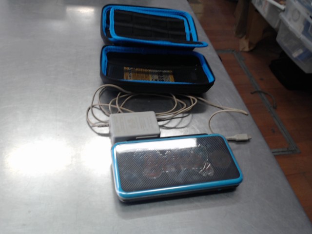 Console 2 ds xl avec chargeur avec �tui