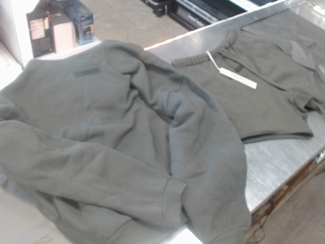 Short + hoodie size small pour femme