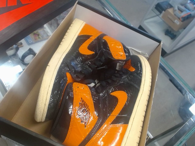 Air jordan retro 1 shattered backboard 3