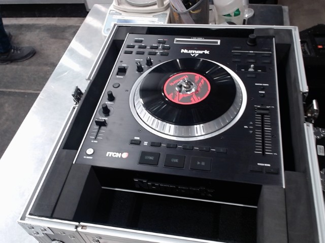 Table tournante usb numark avec case