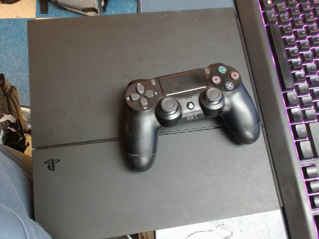 Ps4 console avec mantte noire