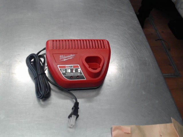 Chargeur 12v milwaukee