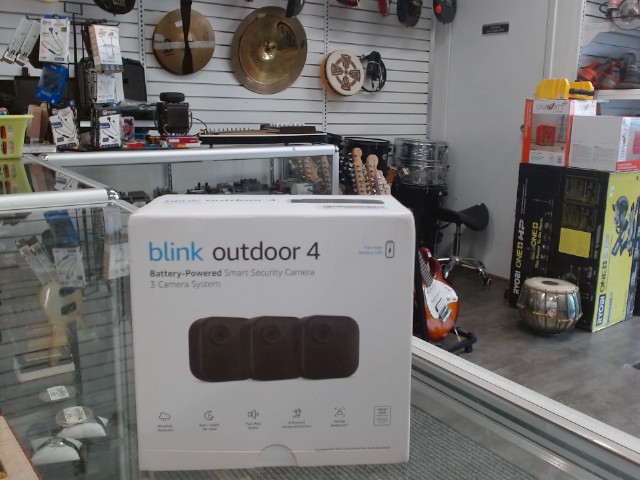 3 pack out door cameras new in box