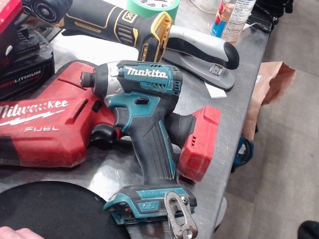 Drill makita