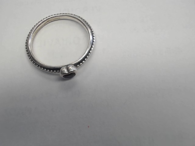 Bague en argent avec petit coeur rouge