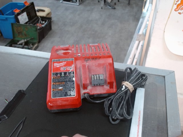 Milwaukee charger m12 m18