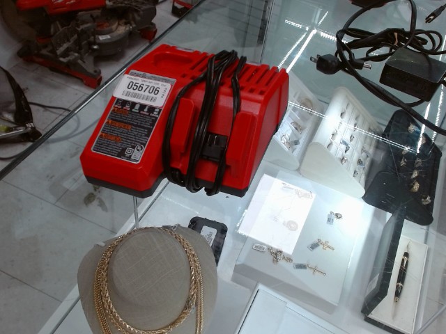 Cahrgeur milwaukee m12/m18