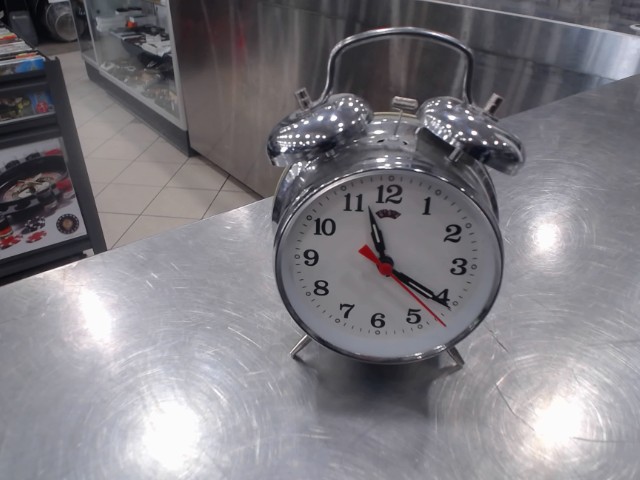 Reveille matin a remontoir hauz basics