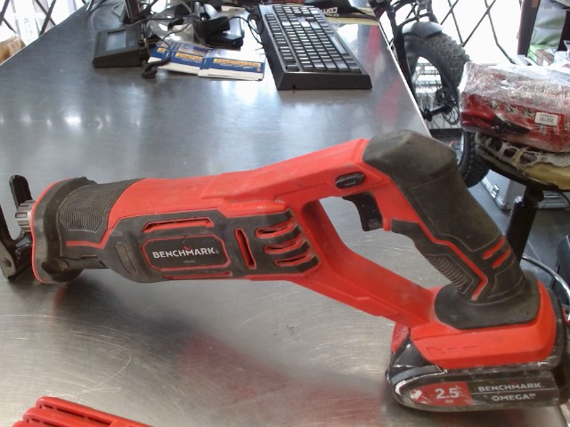 Scie alternatif avec bat noir rouge