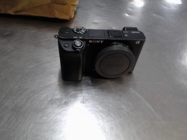 Camera sony alpha 6300 + batt no chrg