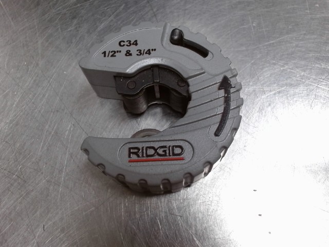 Coupe tuyaux ridgid avec radiateur