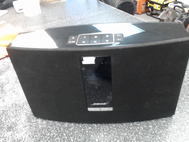 Spoeaker w/ alexa bose soundtouch 20