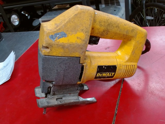 Scie sauteuse dewalt pas d'acc