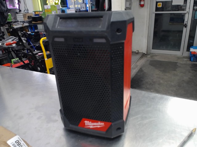 Radio milwaukee + batt 12v
