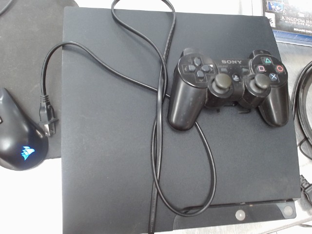 Ps3 slim avec manettes et fils