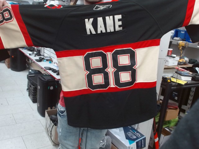 Chandeil de hockey patrick kane