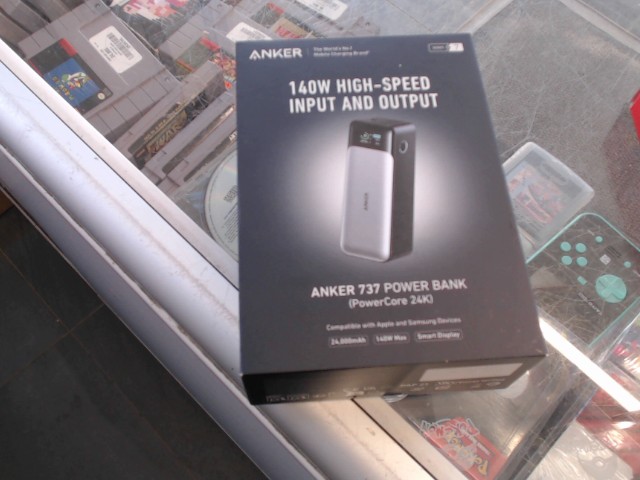 Power pack anker 737