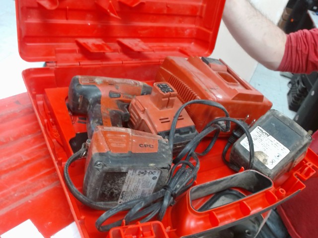 Drill hilti avec 3 batterie et chargeur