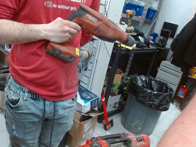 Drill avec chargeur a batterie