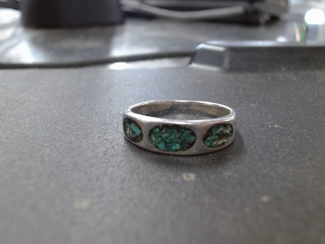 Bague en argent pierre verte