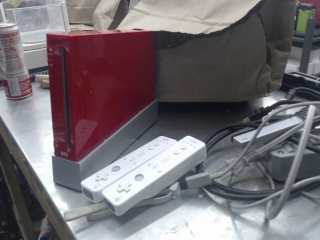 Console nintendo wii rouge avec 2 manett