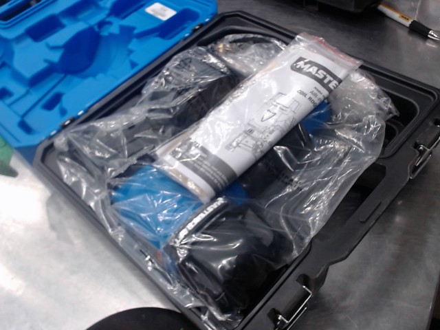 Gun a clou toiture neuf dans case