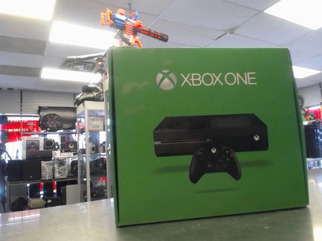 Xbox one first gen + man + box
