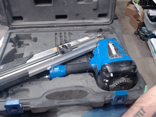 Cloueuse de charpente / etui