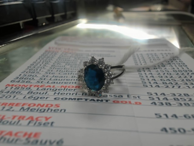 Bague en argent avec pierre bleu