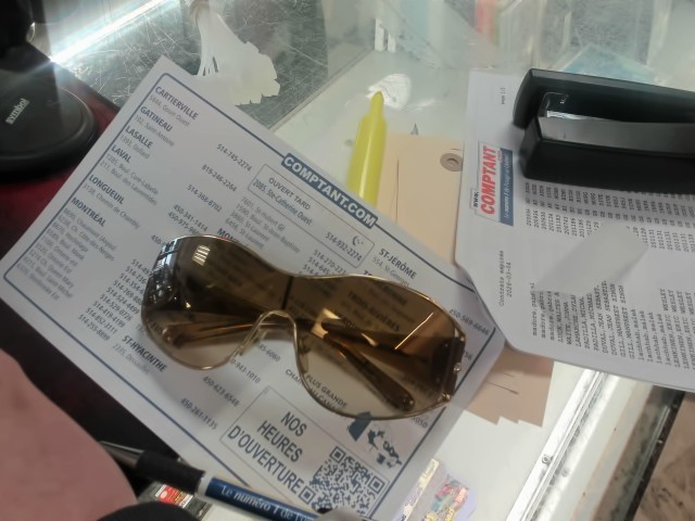 Lunettes fum�es brunes bonne condition